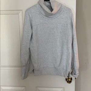 Alo Yoga sweatshirt